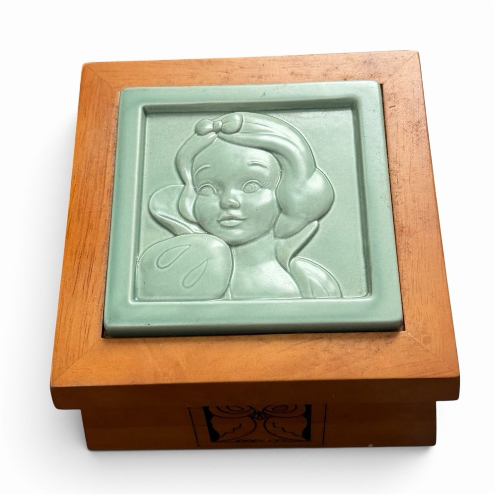 Disney Embossed Ceramic 6 Coaster Set Snow White Collection in Wood Box